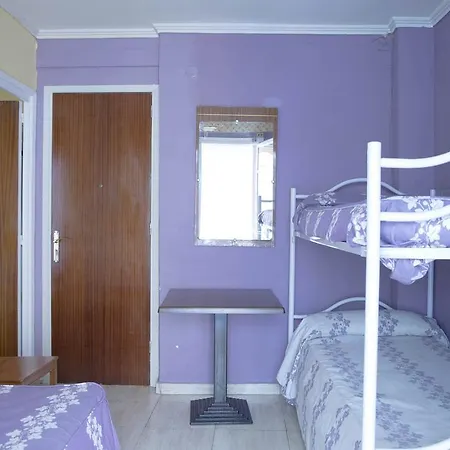 Residencia Alclausell بيت شباب